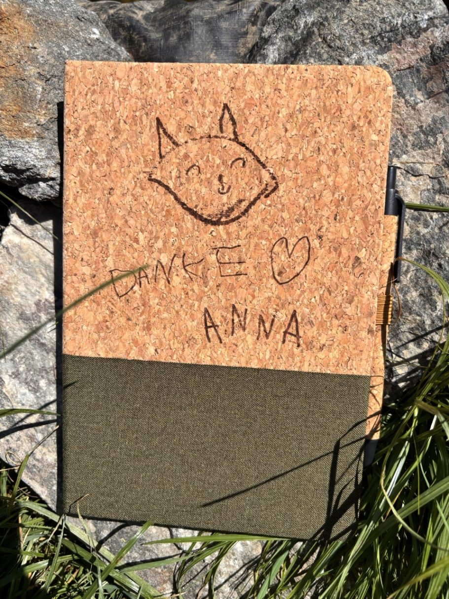 Individuell graviertes Notizbuch als Geschenk Handgefertigtes Notizbuch mit Katzengesicht und den Namen „Anna“.